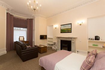 Cedars Guest House Абердин Экстерьер фото